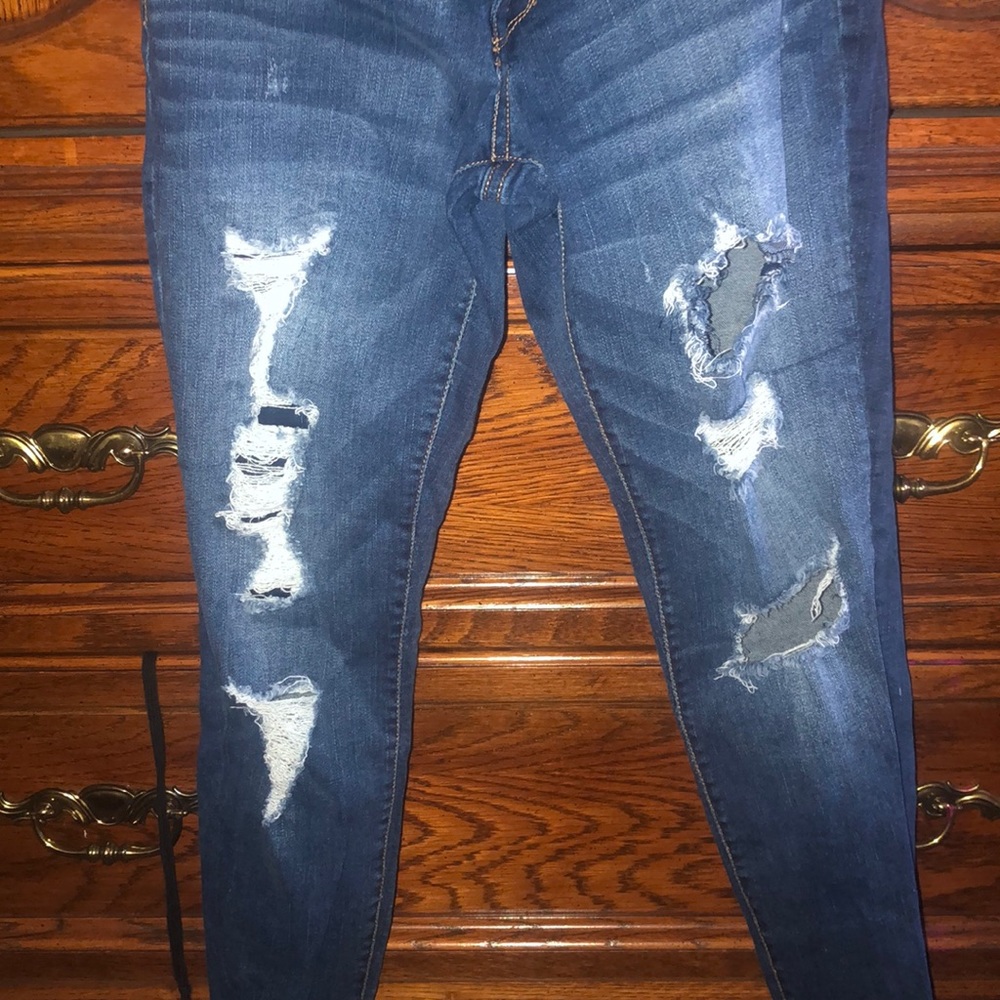 Distressed jeans - Picture 2 of 3